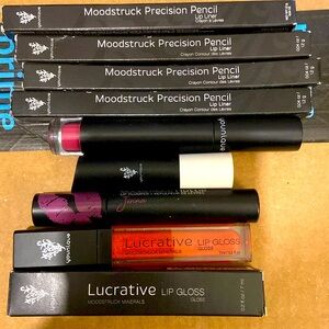9 Younique lip items